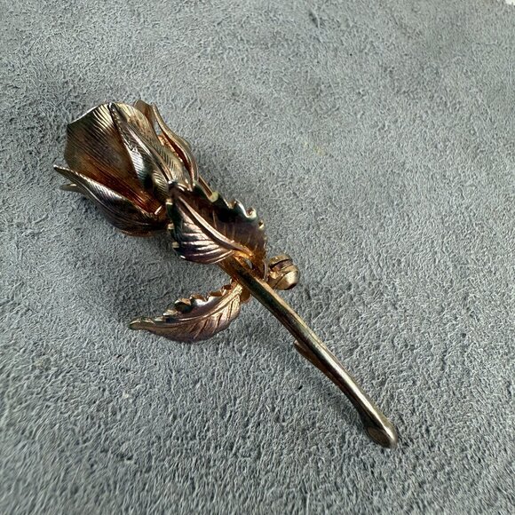 Vintage Gold Tone Figural Rose Brooch .75" X 1.75" - Picture 1 of 5